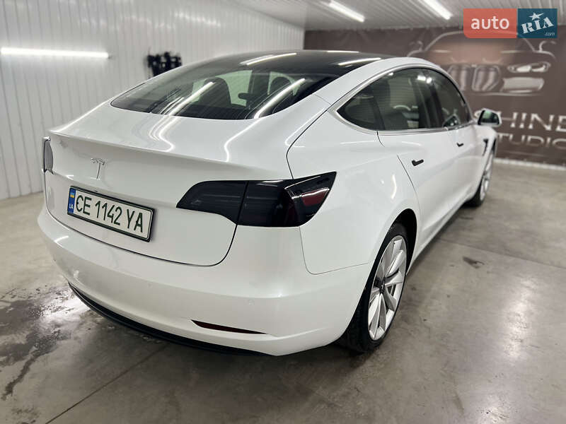Седан Tesla Model 3 2020 в Чернівцях