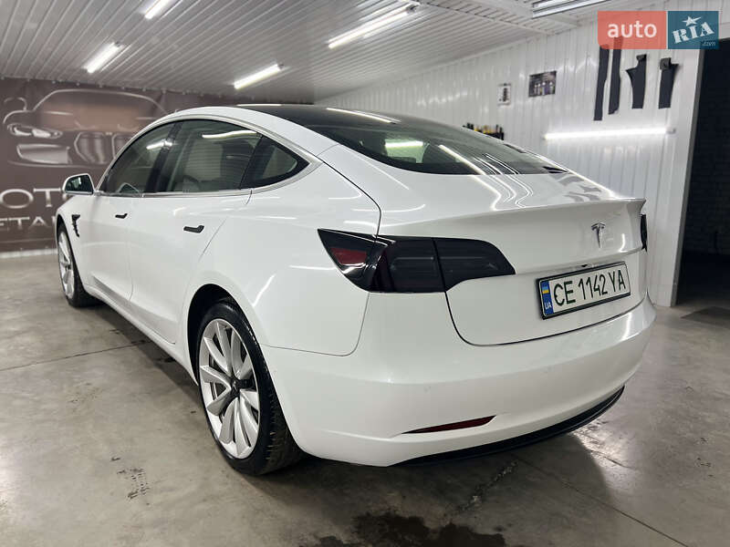 Седан Tesla Model 3 2020 в Чернівцях