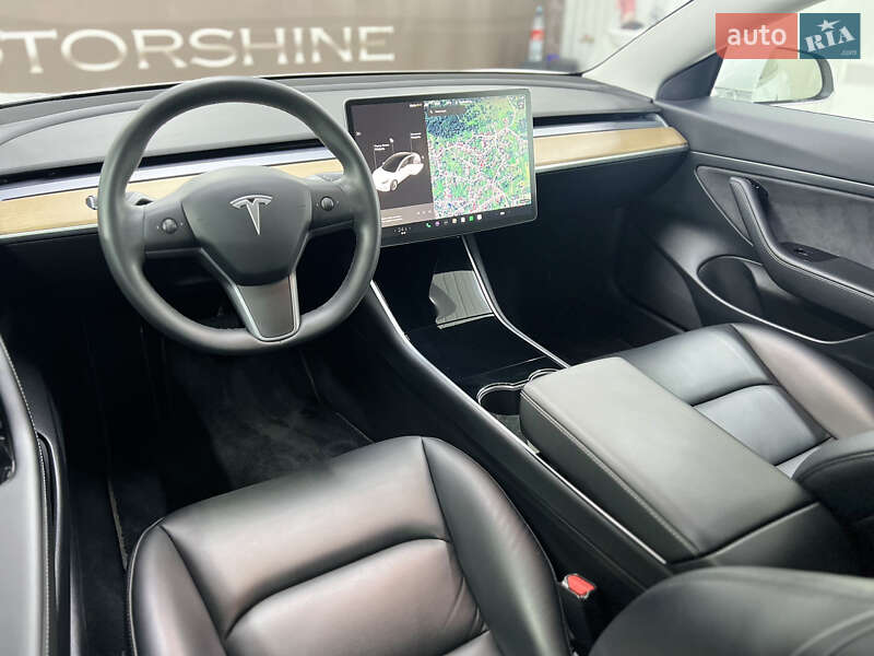 Седан Tesla Model 3 2020 в Черновцах