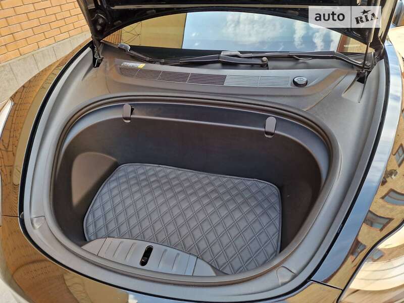 Седан Tesla Model 3 2018 в Дніпрі