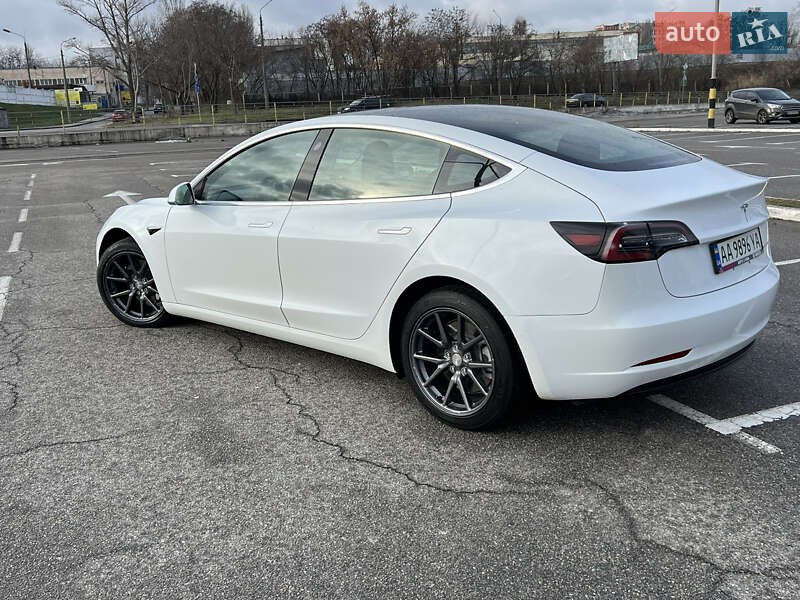 Седан Tesla Model 3 2019 в Києві