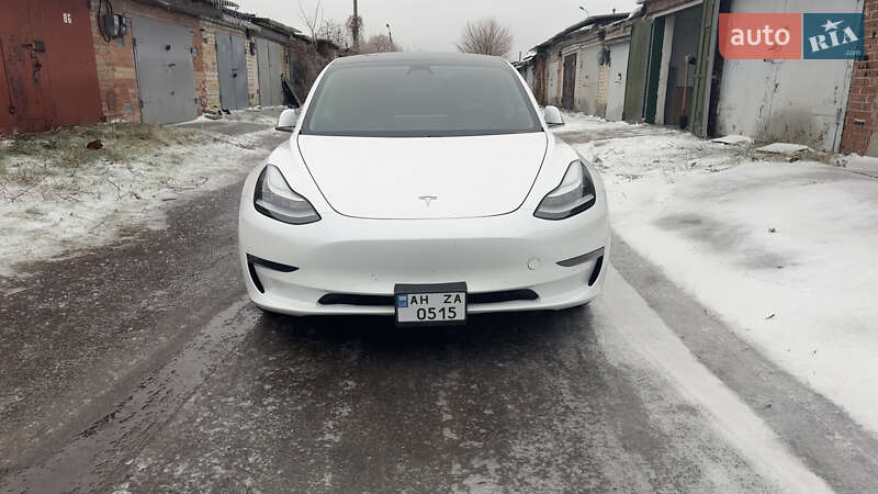 Седан Tesla Model 3 2019 в Славянске