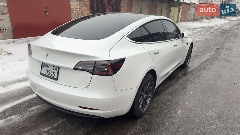 Седан Tesla Model 3 2019 в Славянске