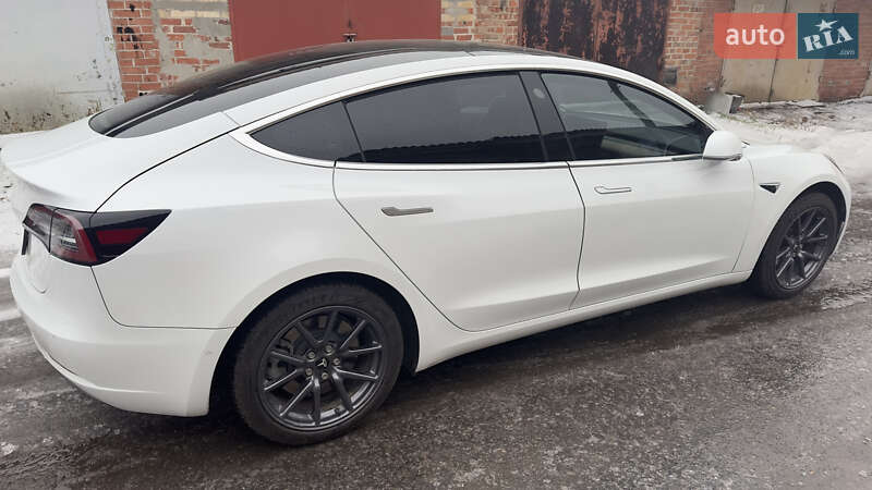 Седан Tesla Model 3 2019 в Славянске