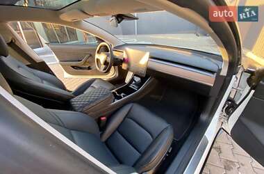 Седан Tesla Model 3 2020 в 