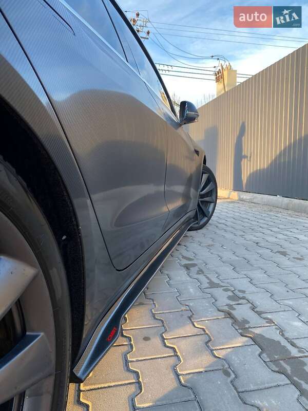 Седан Tesla Model 3 2020 в Киеве