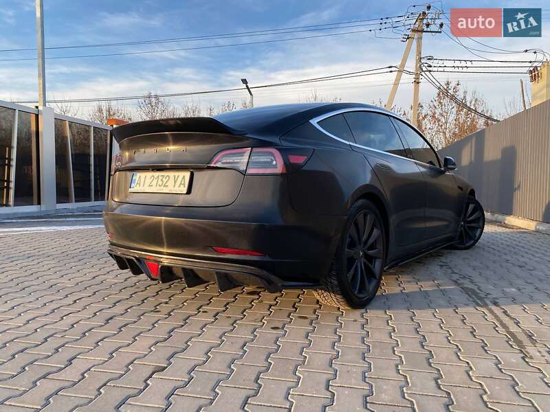 Седан Tesla Model 3 2020 в Киеве