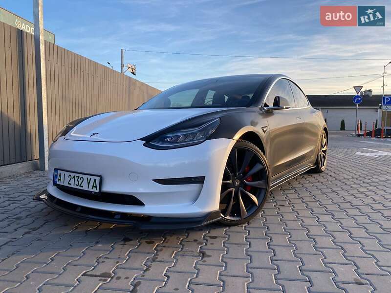 Седан Tesla Model 3 2020 в Киеве