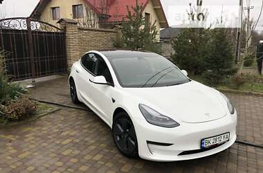 Седан Tesla Model 3 2021 в Ровно