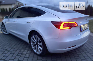 Седан Tesla Model 3 2019 в Львове