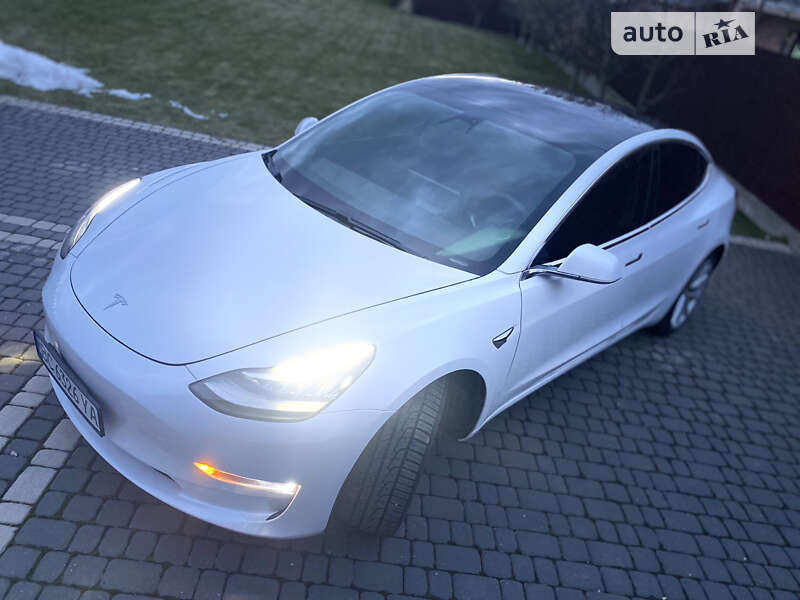 Седан Tesla Model 3 2019 в Львове