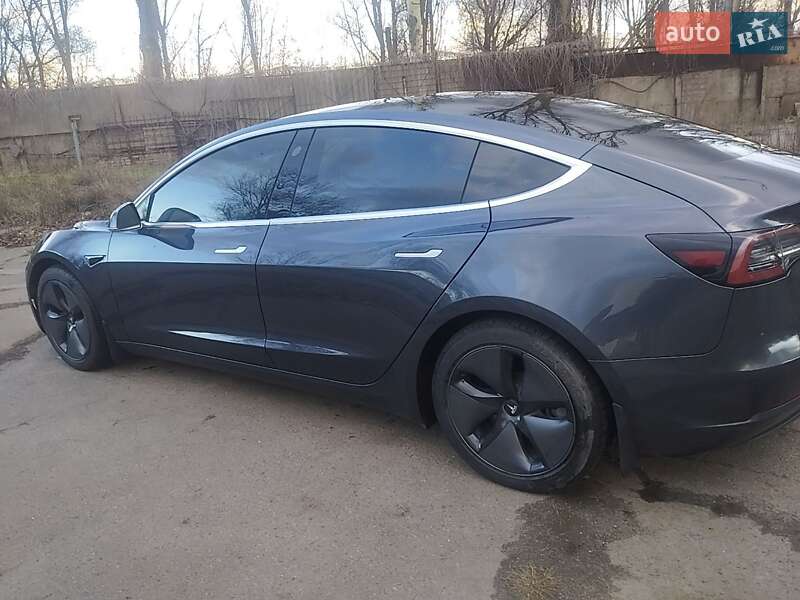 Седан Tesla Model 3 2018 в Кривом Роге