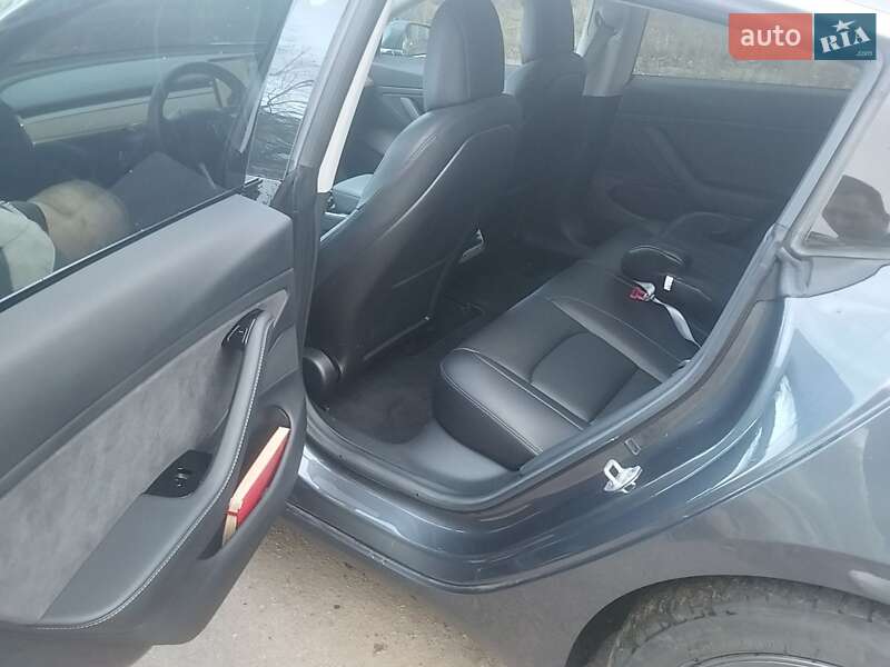 Седан Tesla Model 3 2018 в Кривом Роге