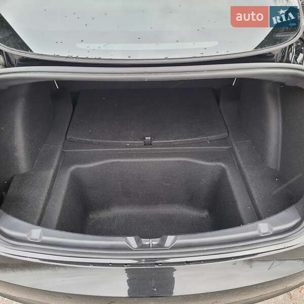 Седан Tesla Model 3 2022 в Житомире