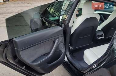 Седан Tesla Model 3 2022 в 