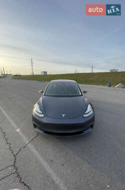 Седан Tesla Model 3 2017 в 