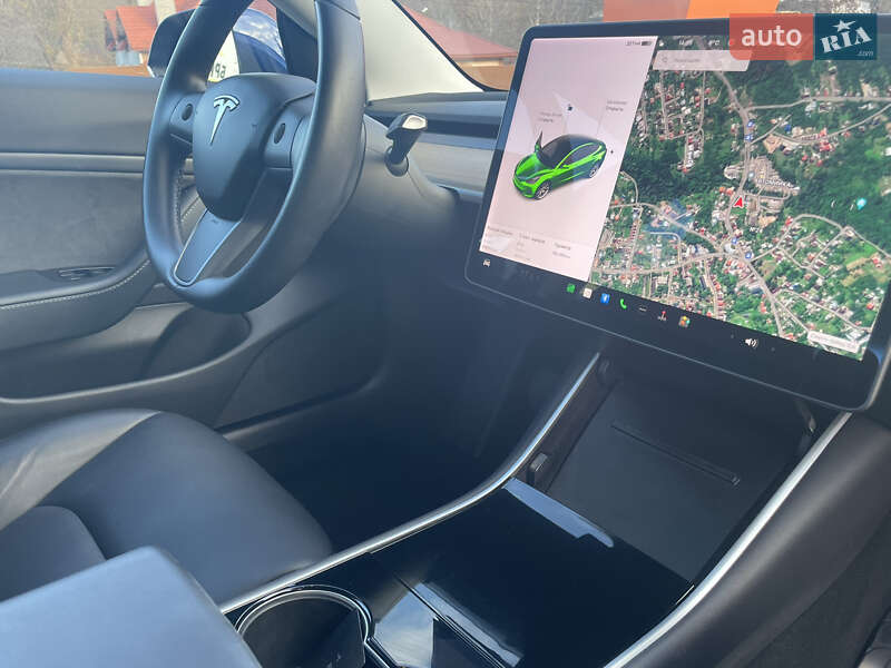 Седан Tesla Model 3 2019 в Чернівцях