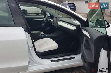 Седан Tesla Model 3 2021 в 