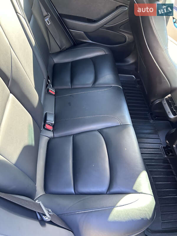 Седан Tesla Model 3 2019 в Киеве