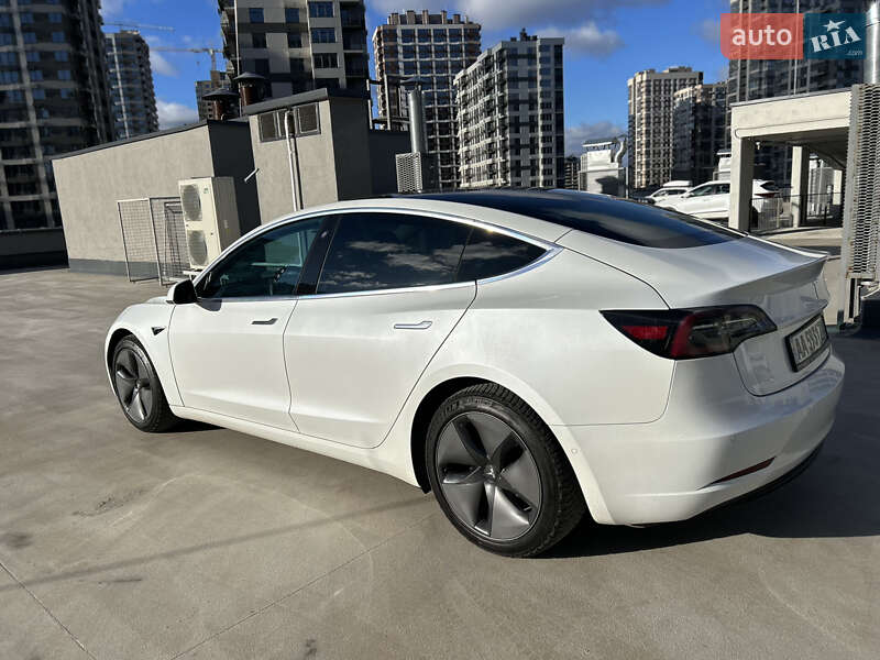 Седан Tesla Model 3 2019 в Киеве