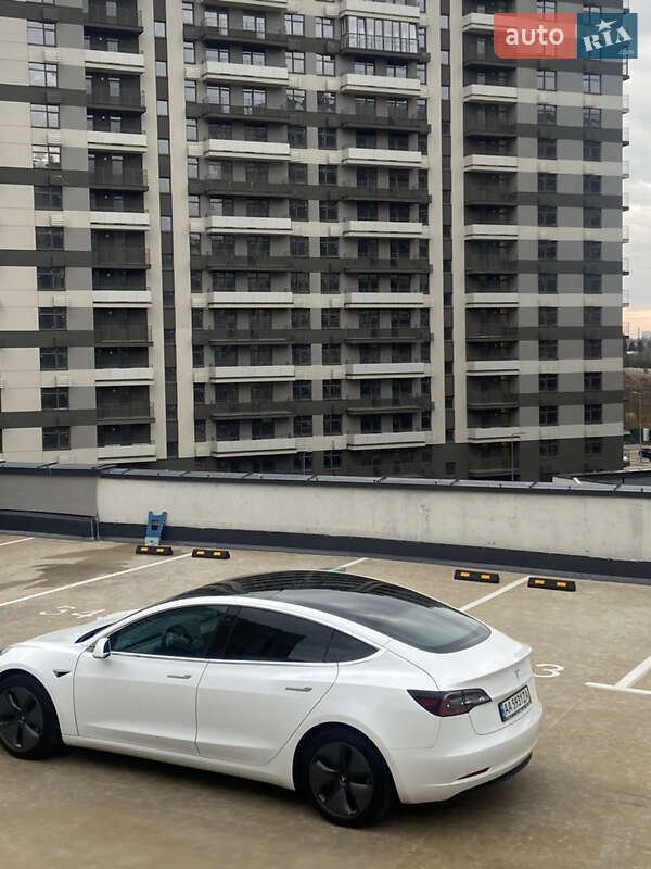 Седан Tesla Model 3 2019 в Киеве
