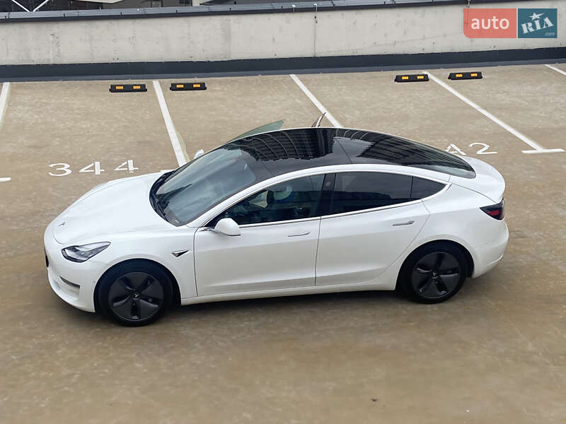 Седан Tesla Model 3 2019 в Киеве