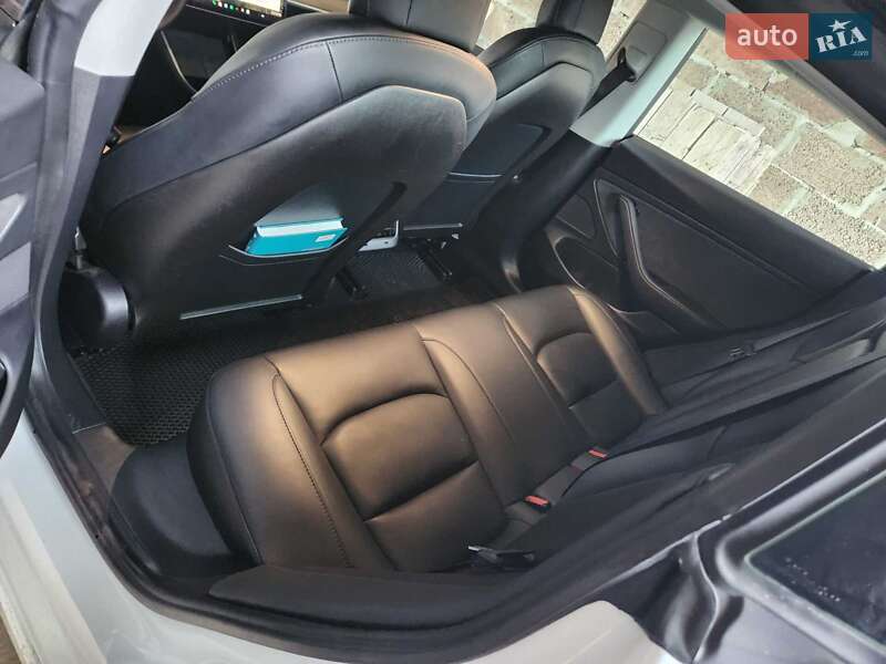 Седан Tesla Model 3 2019 в Бориславі