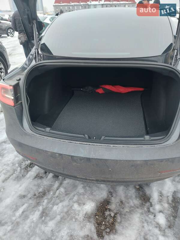 Седан Tesla Model 3 2018 в Києві
