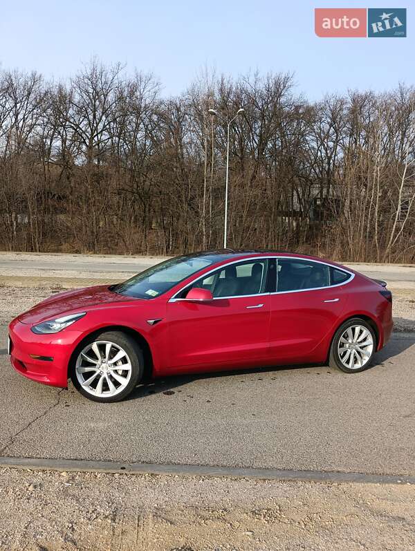 Седан Tesla Model 3 2018 в Днепре