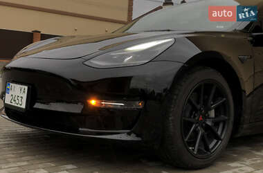 Седан Tesla Model 3 2022 в 