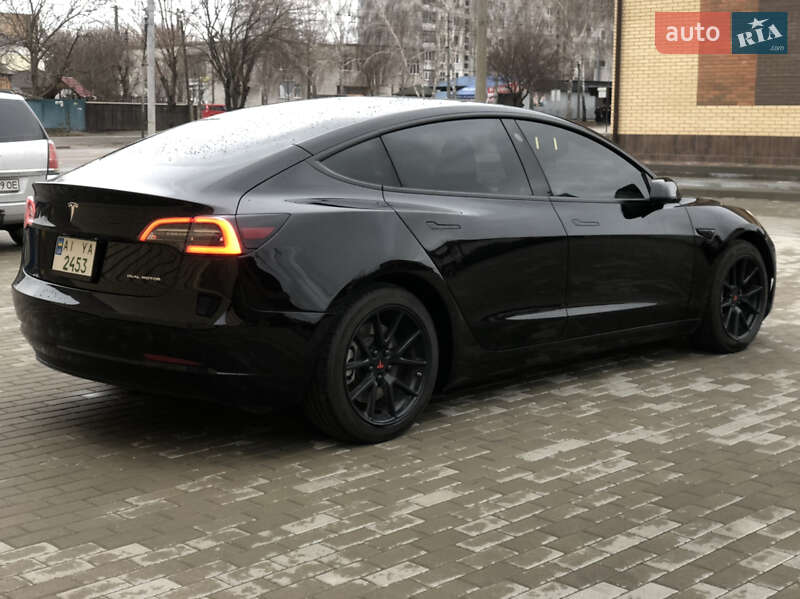 Седан Tesla Model 3 2022 в Киеве
