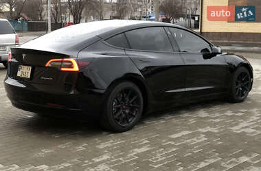 Седан Tesla Model 3 2022 в 