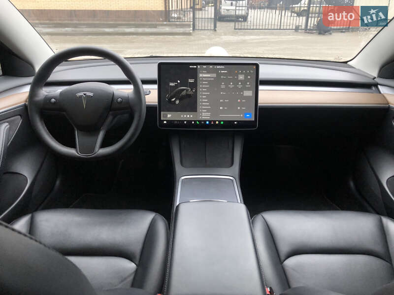 Седан Tesla Model 3 2022 в Киеве