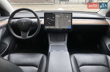 Седан Tesla Model 3 2022 в 