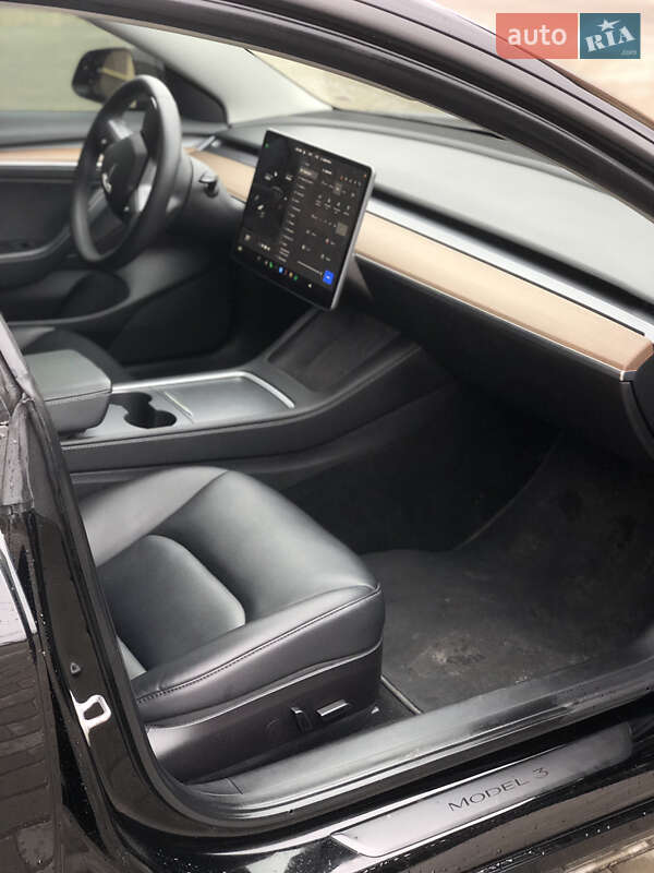 Седан Tesla Model 3 2022 в Киеве