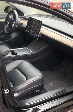 Седан Tesla Model 3 2022 в 