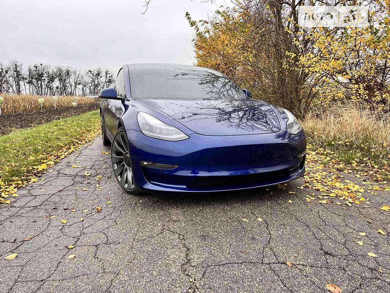 Седан Tesla Model 3 2021 в Киеве