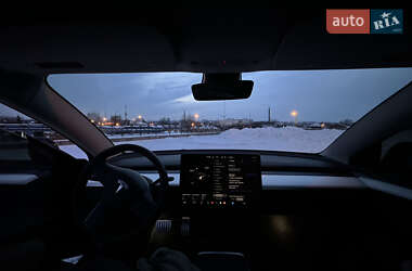 Седан Tesla Model 3 2022 в 
