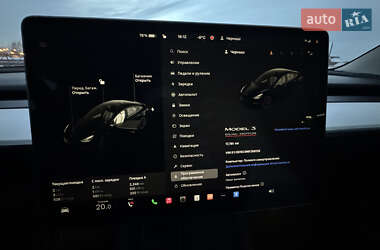 Седан Tesla Model 3 2022 в 