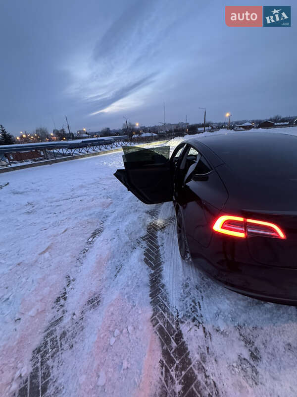 Седан Tesla Model 3 2022 в Киеве фото 19 Седан Tesla Model 3 2022 в Киеве
