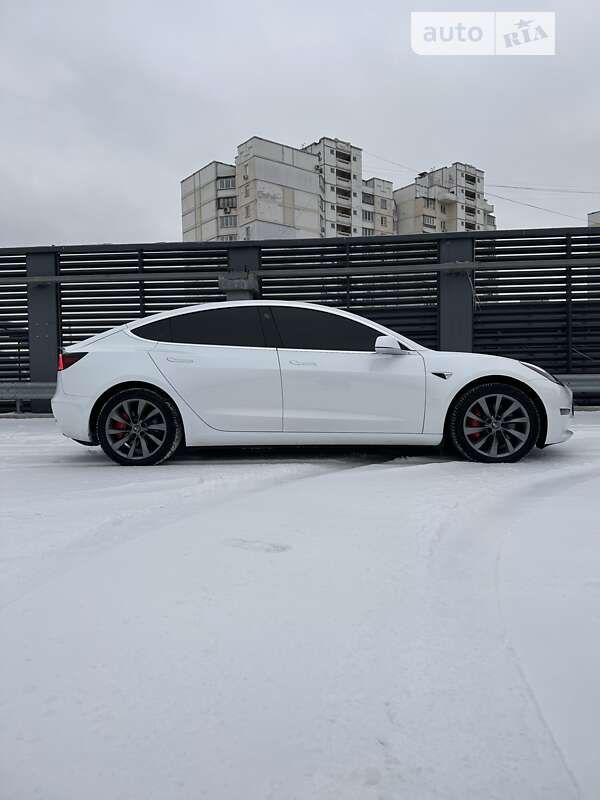 Седан Tesla Model 3 2019 в Киеве