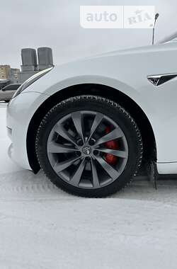 Седан Tesla Model 3 2019 в Киеве