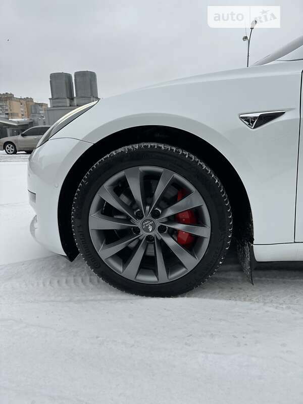 Седан Tesla Model 3 2019 в Киеве