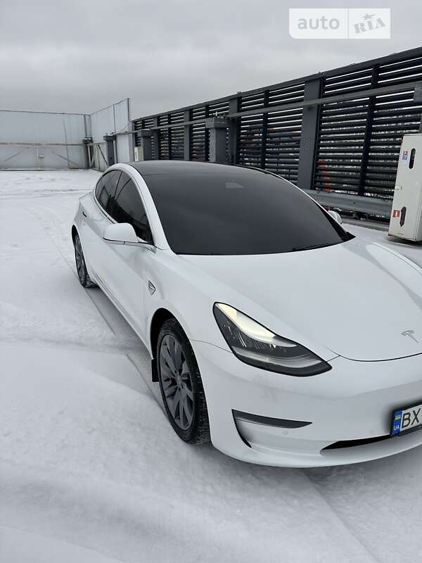 Седан Tesla Model 3 2019 в Киеве