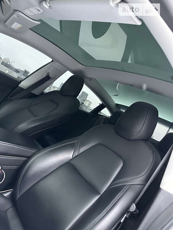 Седан Tesla Model 3 2019 в Киеве