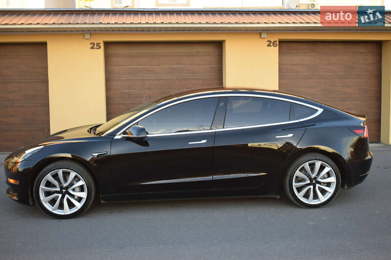 Седан Tesla Model 3 2017 в Вінниці
