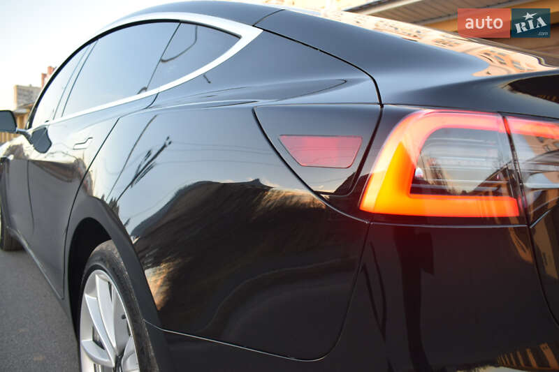 Седан Tesla Model 3 2017 в Вінниці