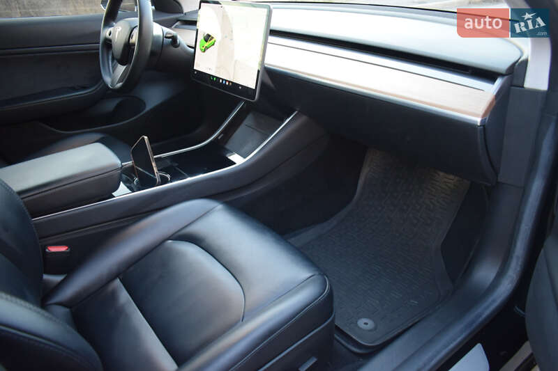 Седан Tesla Model 3 2017 в Вінниці