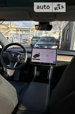 Седан Tesla Model 3 2019 в Чернівцях