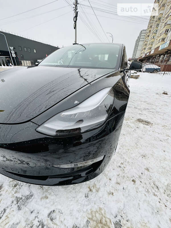 Седан Tesla Model 3 2021 в Киеве